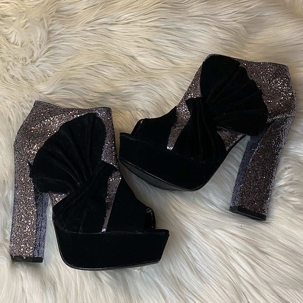 Charlotte Russe size 6 black & silver new year’s heels
